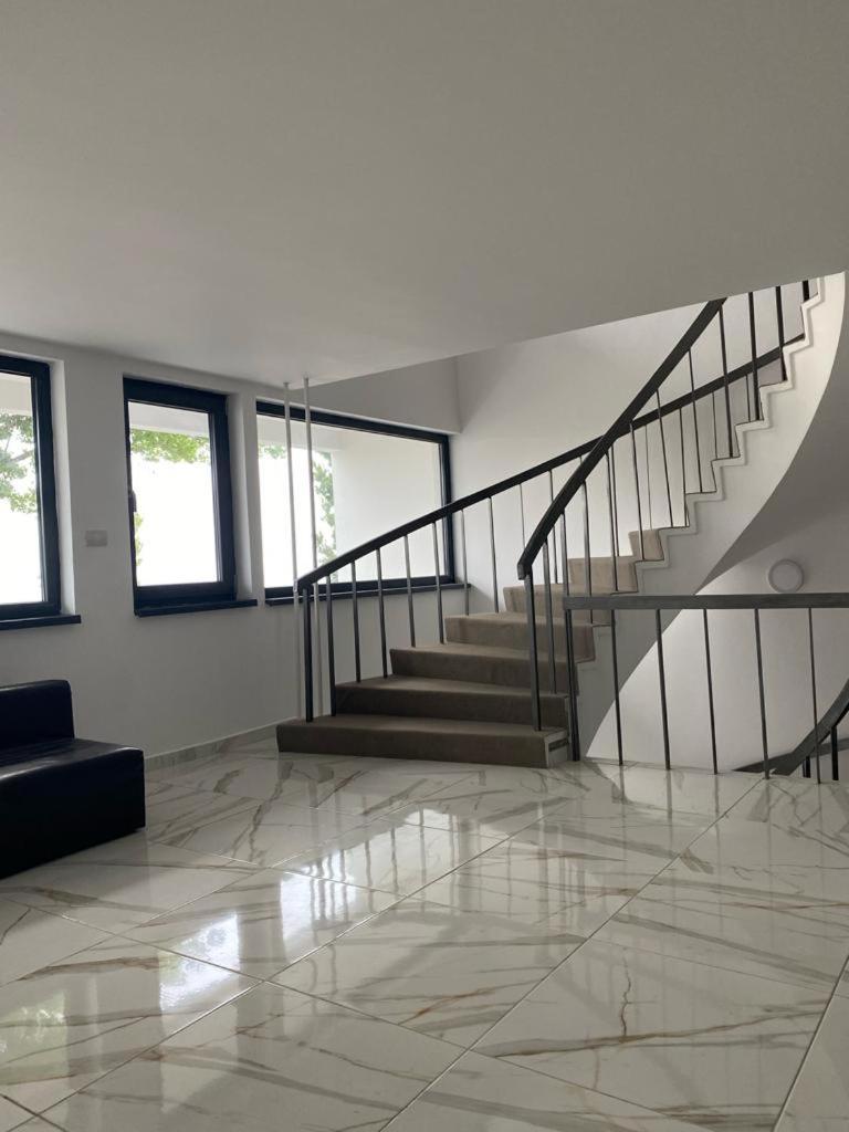Gloria 3*